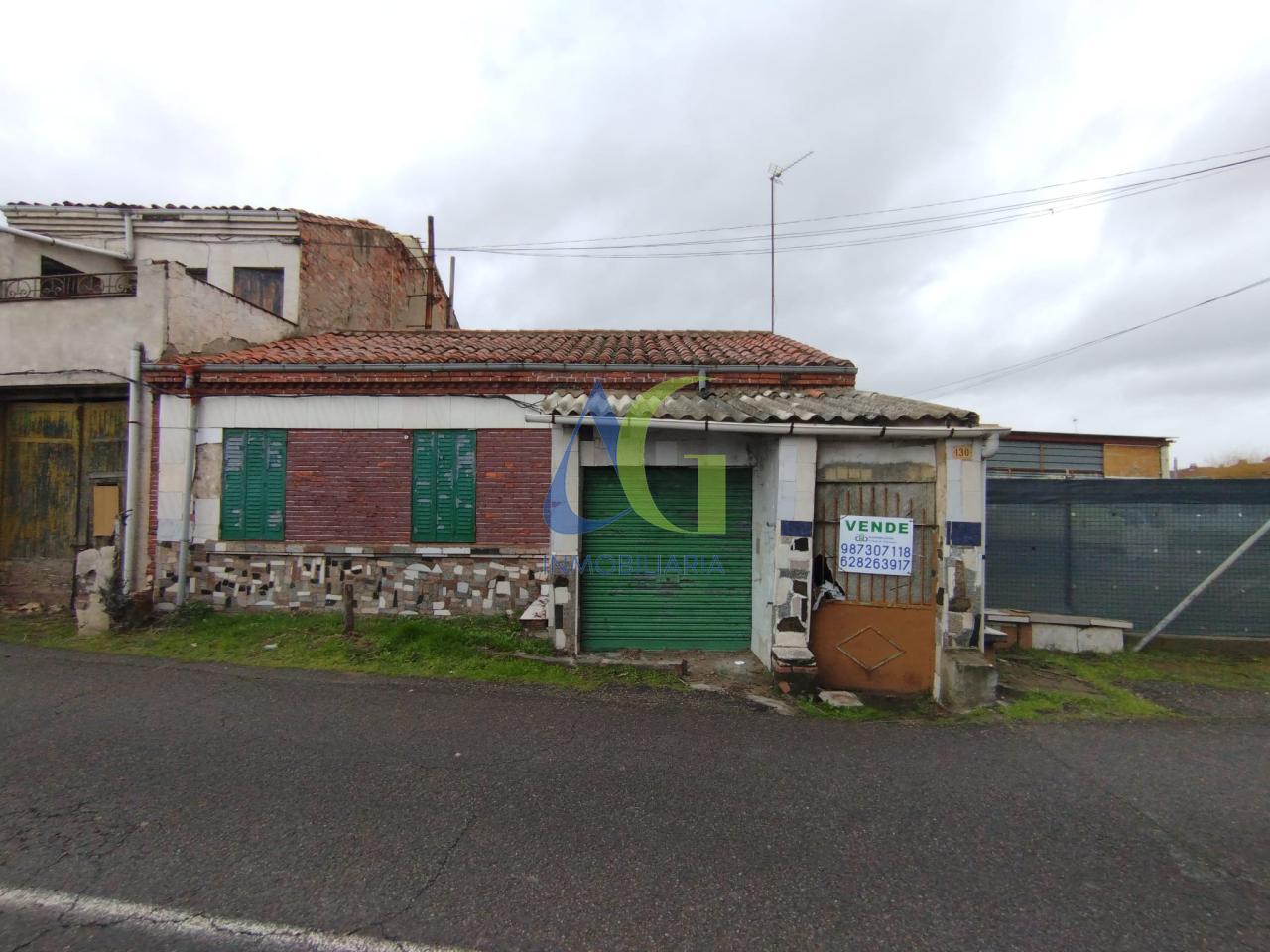 SE VENDE CASA DE 3 HABITACIONES PARA REFORMAR EN TROBAJO DEL CAMINO