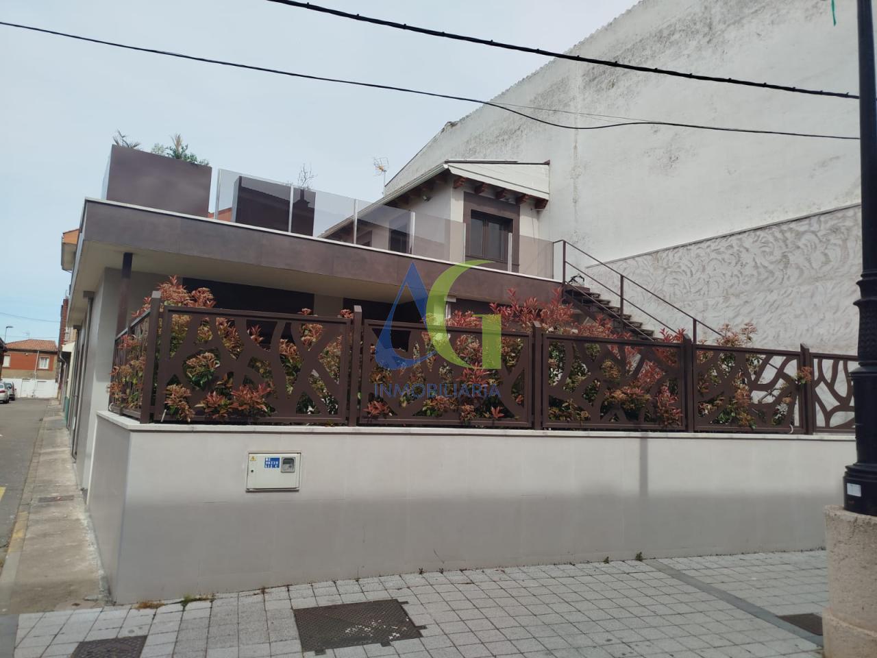 SE ALQUILA CASA DE DOS HABITACIONES EN EL CENTRO DE VILLAOBISPO