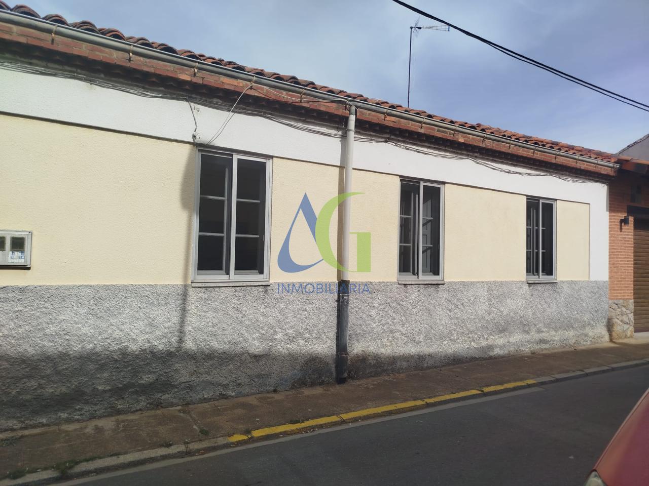 SE VENDE CASA PARA REFORMAR DE 4 HABITACIONES EN TROBAJO DEL CAMINO