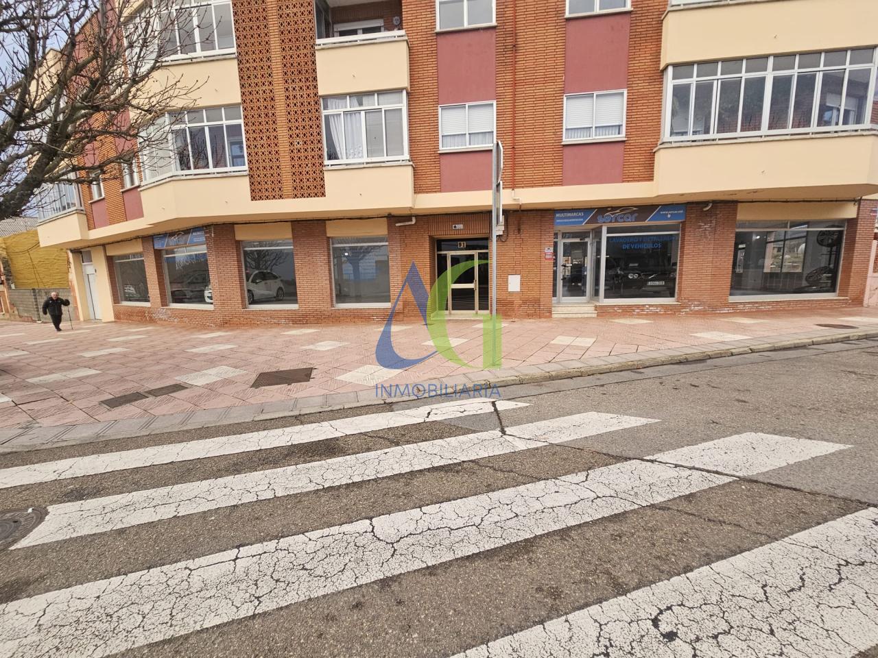 SE VENDE LOCAL  CON NAVE  INDEPENDIENTE Y TERRENO EN PUENTE CASTRO