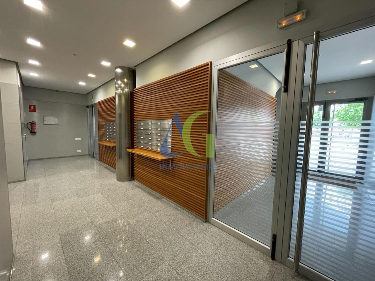 SE VENDE O ALQUILA  OFICINA DE 300M EN LA LASTRA