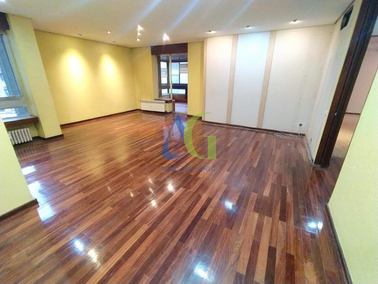 SE VENDE PISO DE 3 HABITACIONES EN EL CENTRO DE LEON. ZONA  GRAN VIA DE SAN MARCOS.