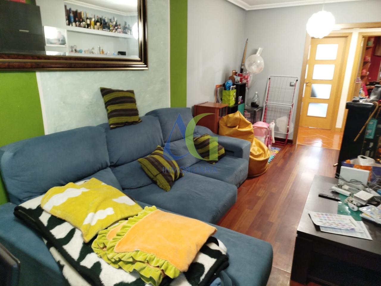 SE VENDE PISO DE 3 HABITACIONES EN NAVATEJERA. AVENIDA DE LA LIBERTAD.