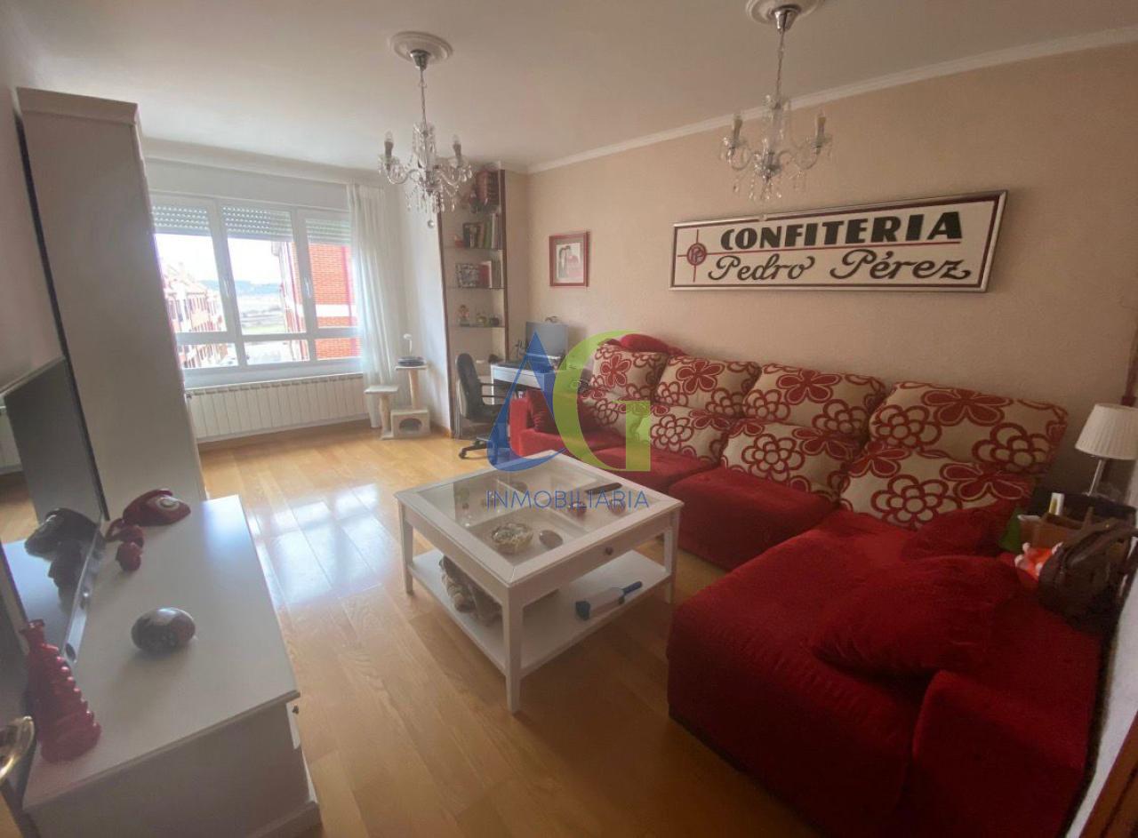 SE VENDE DUPLEX DE 3 HABITACIONES EN NAVATEJERA.