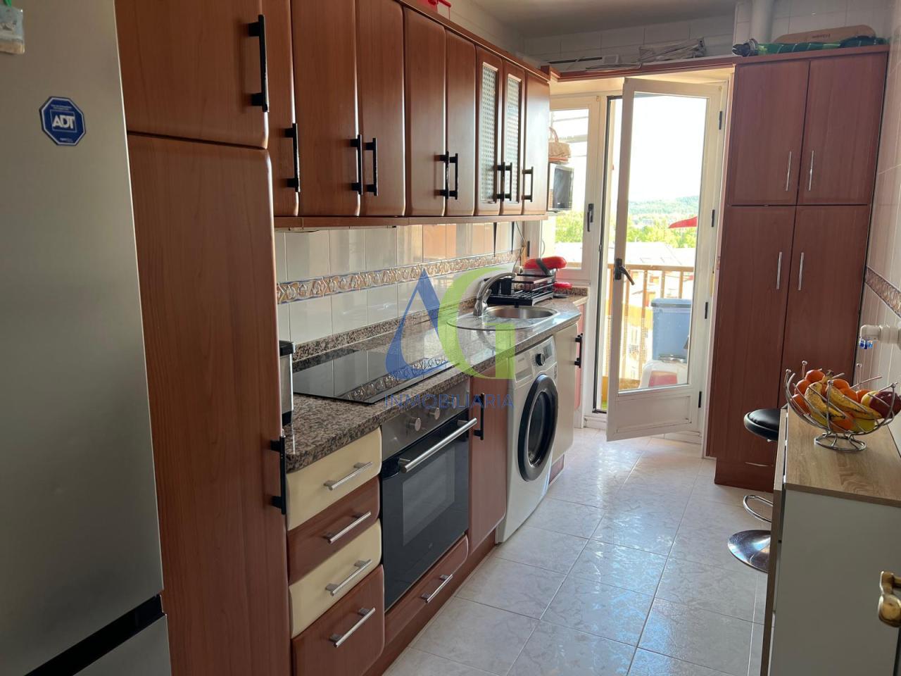 SE ALQUILA PISO DE 3 HABITACIONES EN NAVATEJERA