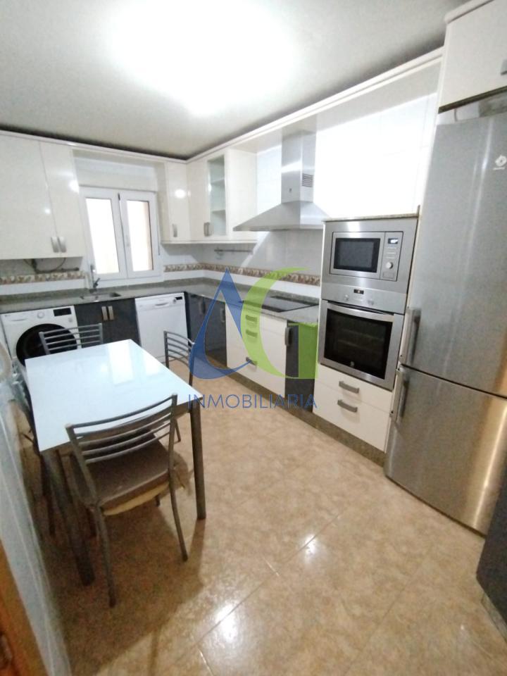 SE VENDE APARTAMENTO DE 2 HABITACIONES EN LEON. ZONA ASUNCION.