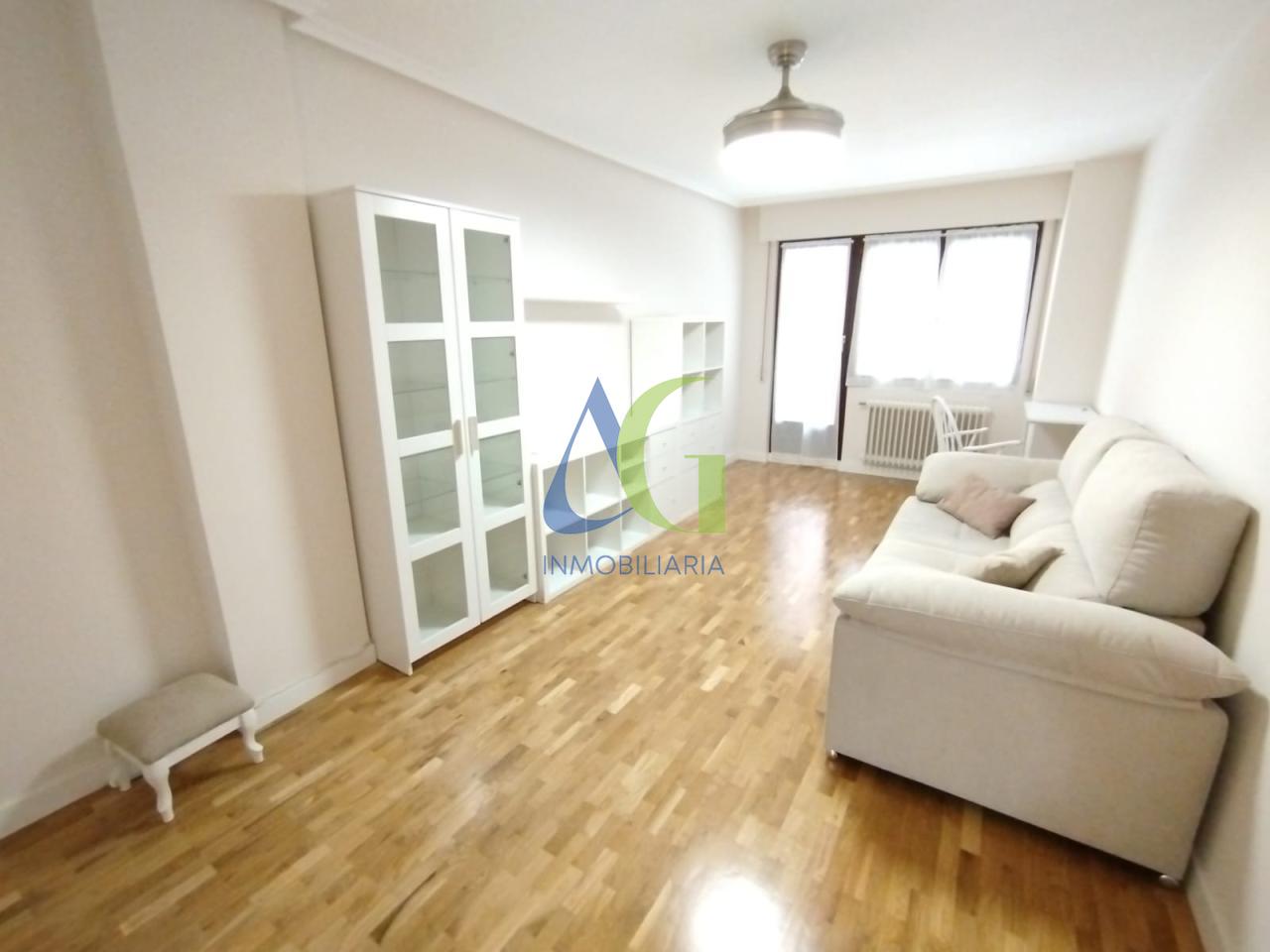 SE VENDE PISO DE DOS HABITACIONES EN LEON. ZONA SANTA ANA