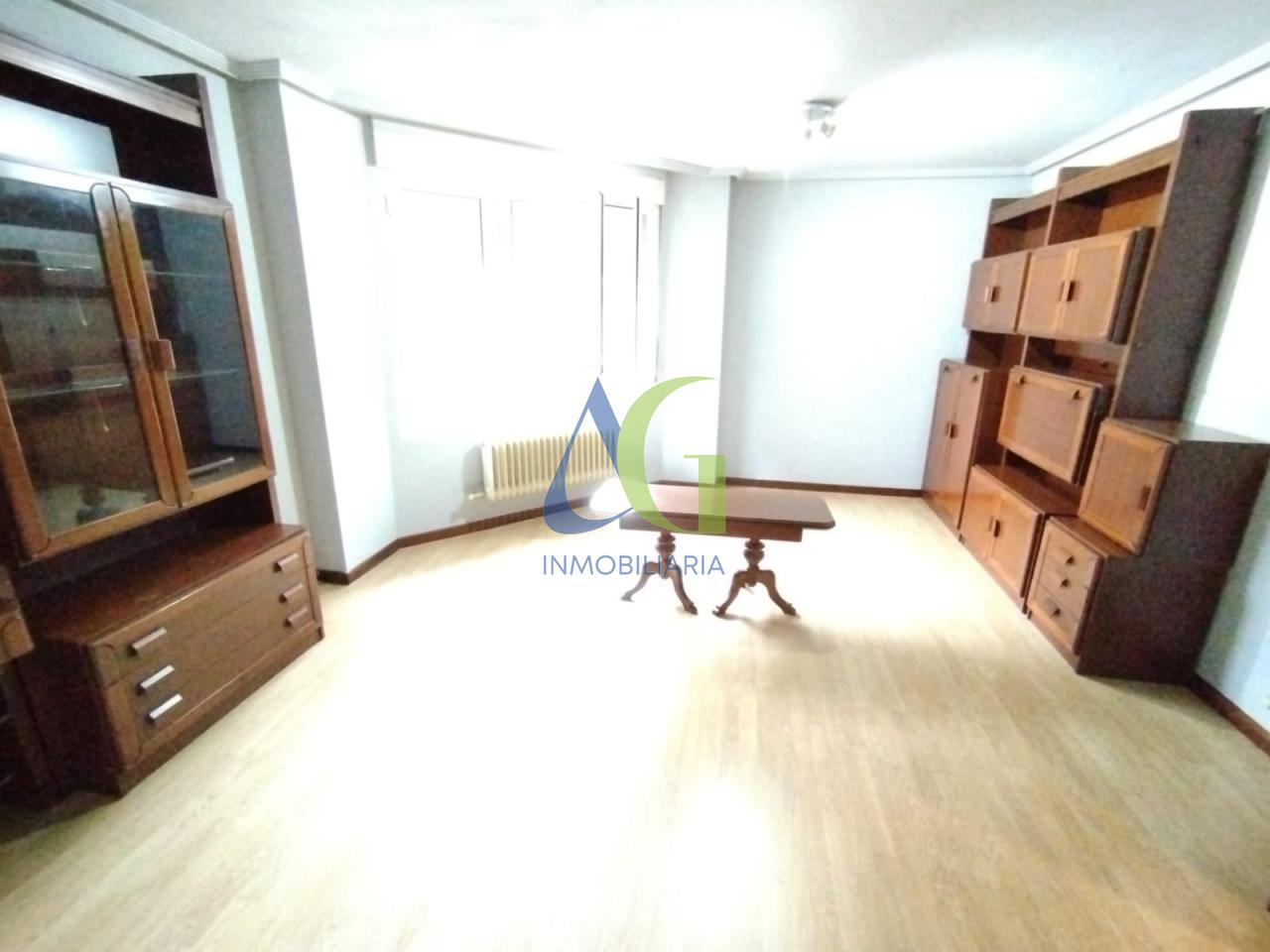 SE VENDE PISO DE 3 HABITACIONES EN VILLAOBISPO CON TERRAZA DE 20 METROS