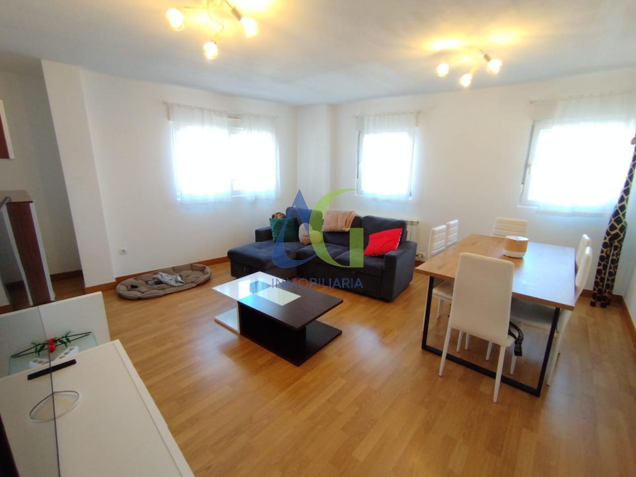 SE VENDE PISO DE DOS HABITACIONES EN VILLAQUILAMBRE. ZONA CASA CULTURA.