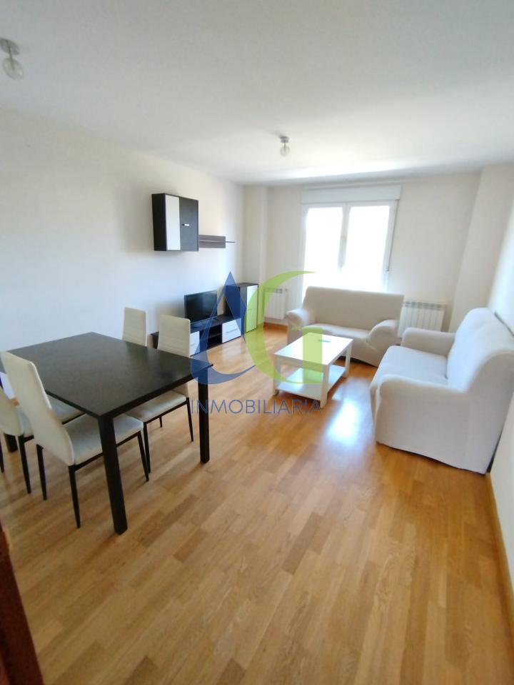 SE VENDE PISO DE 2 HABITACIONES EN TROBAJO DEL CAMINO CON TERRAZA