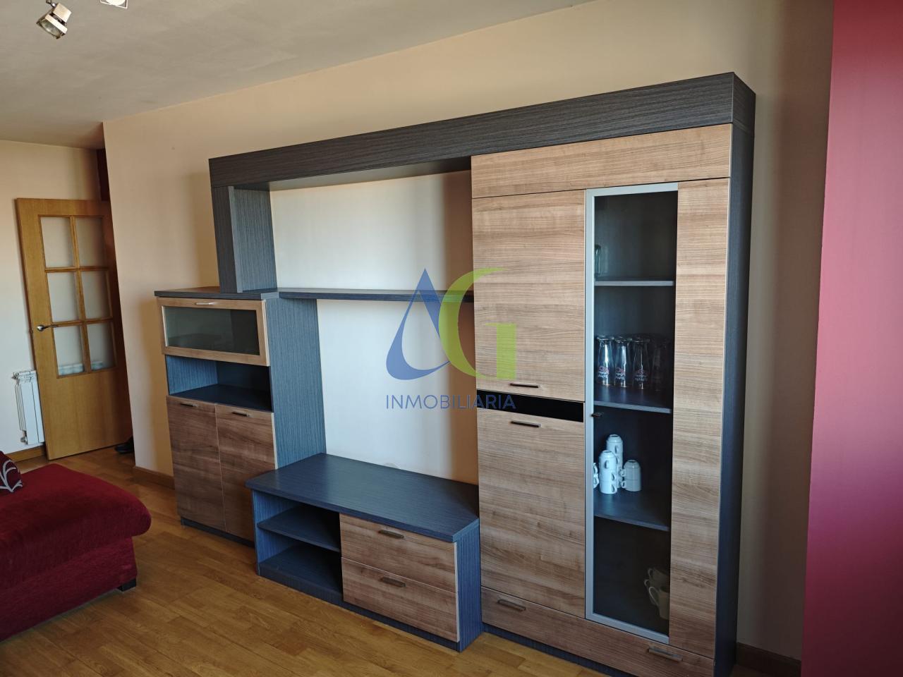 SE VENDE PISO DE 2 HABITACIONES EN NAVATEJERA. ZONA HOSPITALES