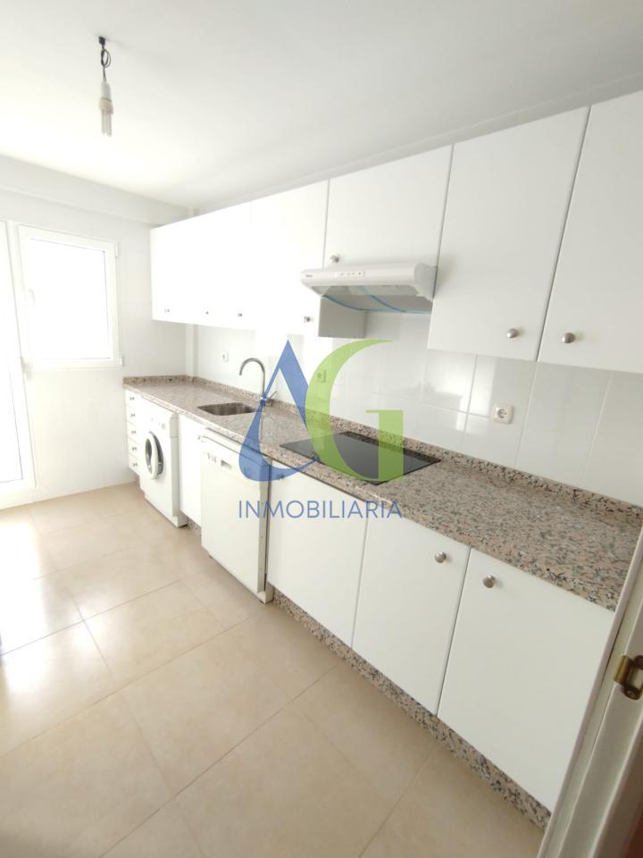 SE VENDE PISO DE TRES HABITACIONES EN LEON. REPUBLICA ARGENTINA