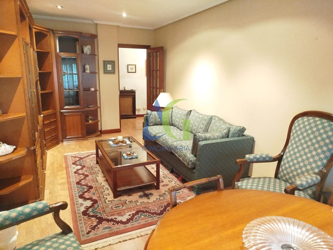 SE ALQUILA  PISO DE 3 HABITACIONES EN LEON. ZONA SANTA ANA