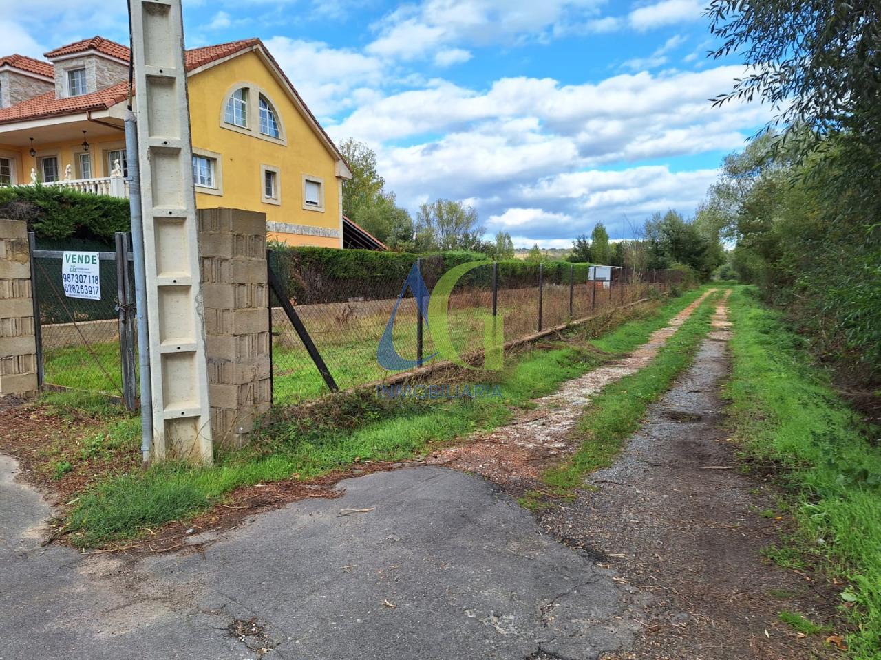 SE VENDE FINCA A LA ENTRADA DE SARIEGOS DE 800M