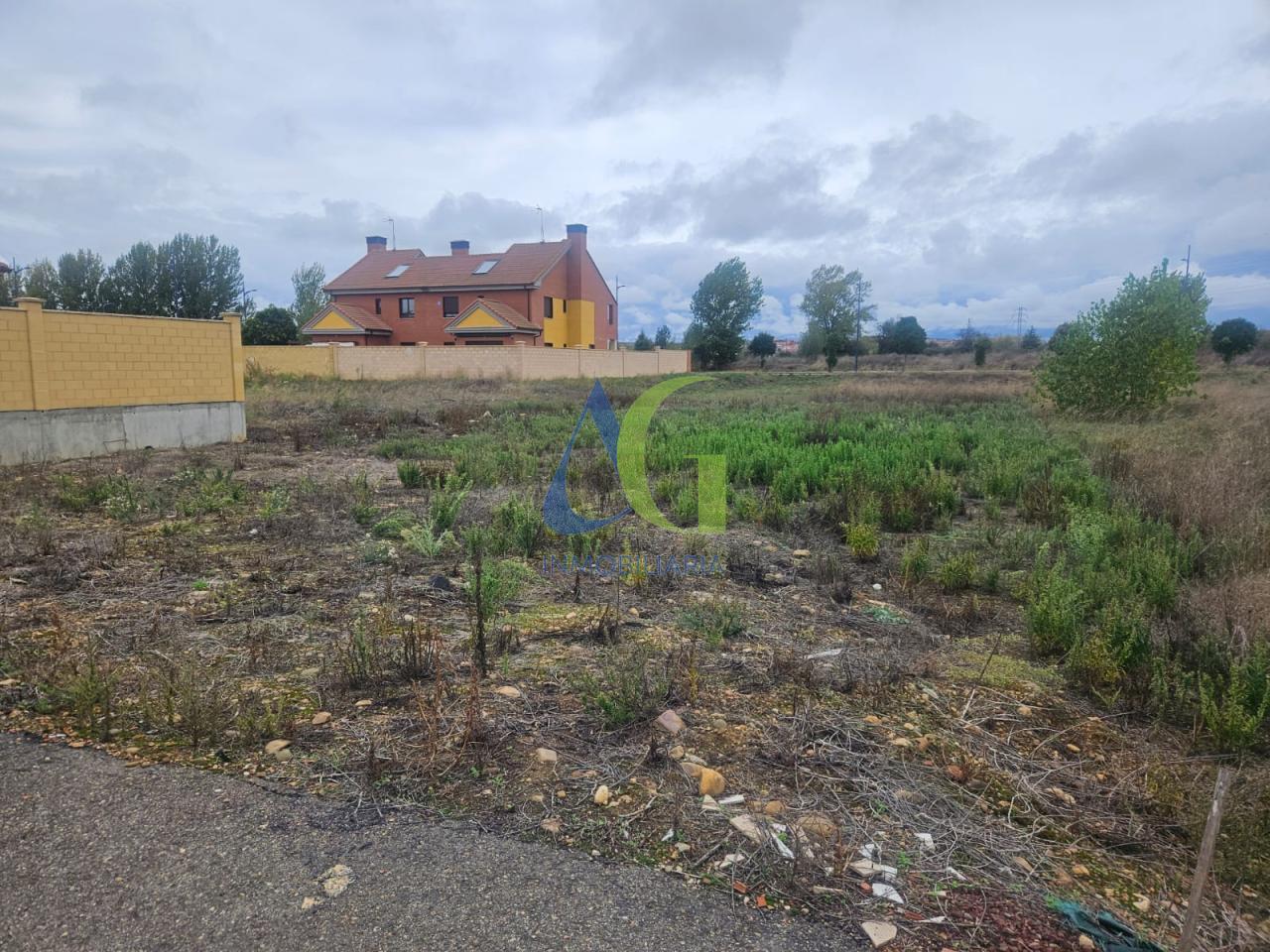 SE VENDE FINCA URBANA DE 738M EN VILLAOBISPO