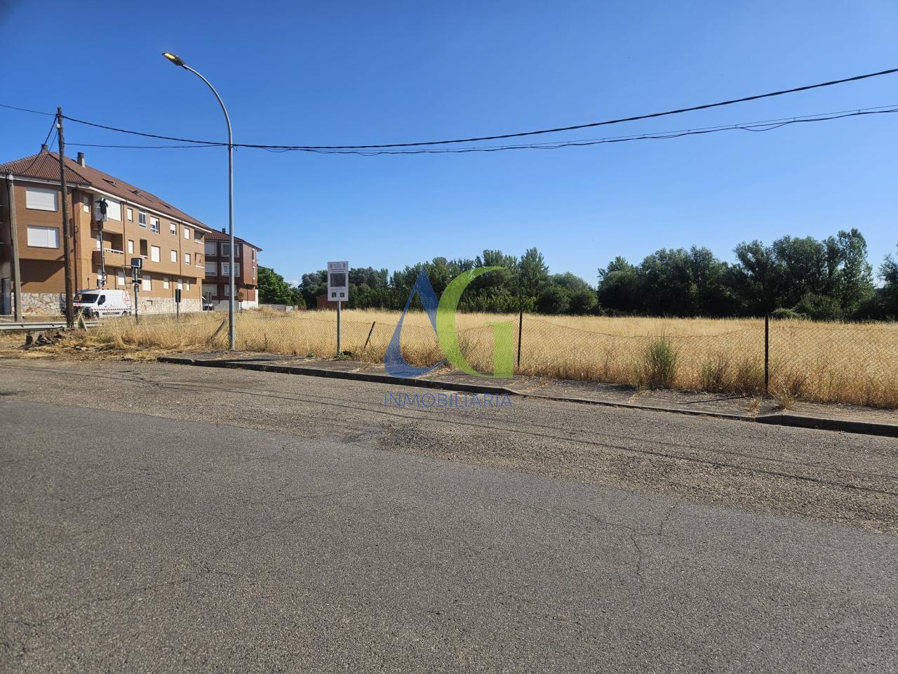 SE VENDE FINCA URBANA DE 1.044M MÁS OTRA  AL LADO RÚSTICA DE 1.880M